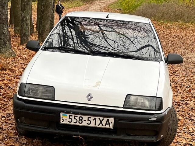 Білий Рено 19, об'ємом двигуна 1.7 л та пробігом 200 тис. км за 1450 $, фото 2 на Automoto.ua