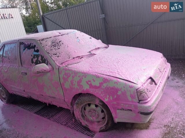 Білий Рено 19, об'ємом двигуна 1.7 л та пробігом 250 тис. км за 1100 $, фото 5 на Automoto.ua