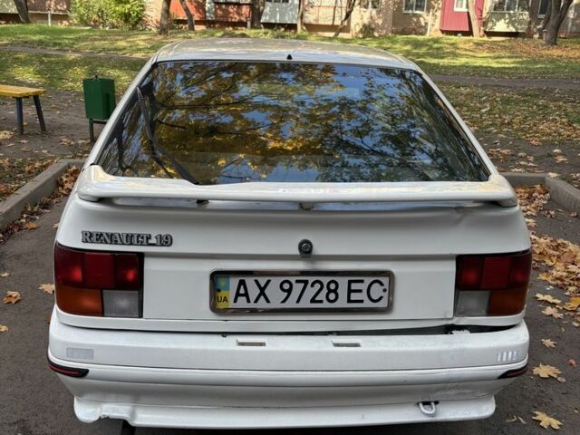 Білий Рено 19, об'ємом двигуна 1.4 л та пробігом 1000 тис. км за 703 $, фото 4 на Automoto.ua