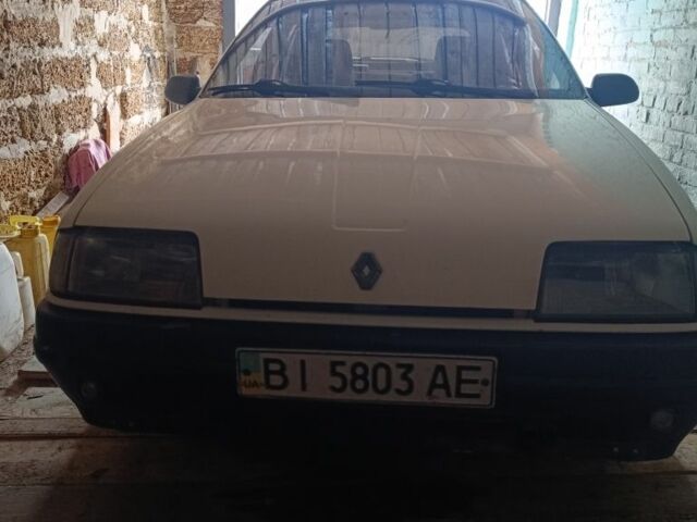 Белый Рено 19, объемом двигателя 1.4 л и пробегом 346 тыс. км за 1400 $, фото 1 на Automoto.ua