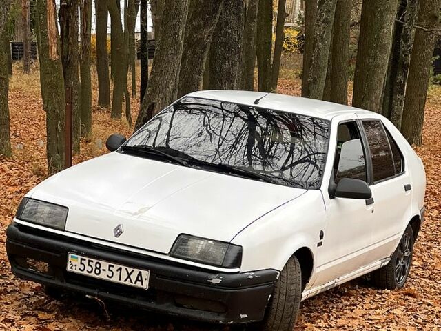 Білий Рено 19, об'ємом двигуна 1.7 л та пробігом 200 тис. км за 1450 $, фото 1 на Automoto.ua