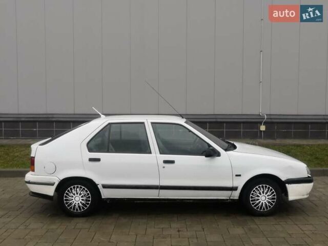 Білий Рено 19, об'ємом двигуна 1.8 л та пробігом 280 тис. км за 1200 $, фото 2 на Automoto.ua