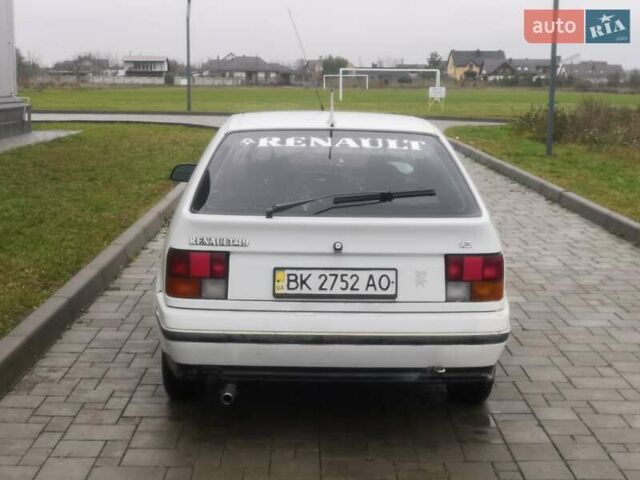 Білий Рено 19, об'ємом двигуна 1.8 л та пробігом 280 тис. км за 1200 $, фото 4 на Automoto.ua