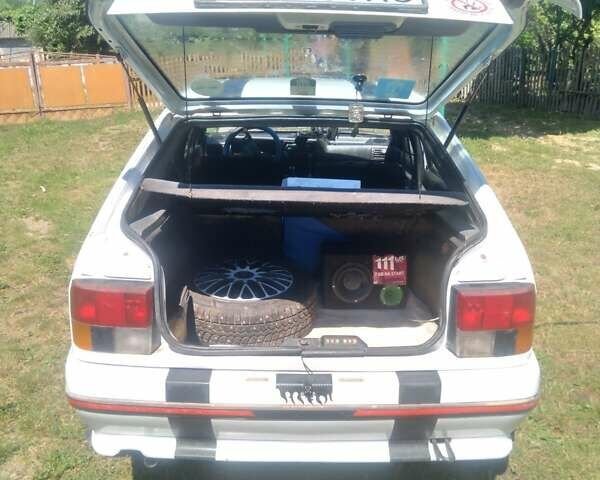 Белый Рено 19, объемом двигателя 0 л и пробегом 200 тыс. км за 1000 $, фото 2 на Automoto.ua