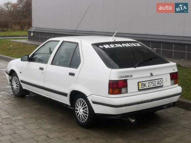 Білий Рено 19, об'ємом двигуна 1.8 л та пробігом 280 тис. км за 1200 $, фото 5 на Automoto.ua