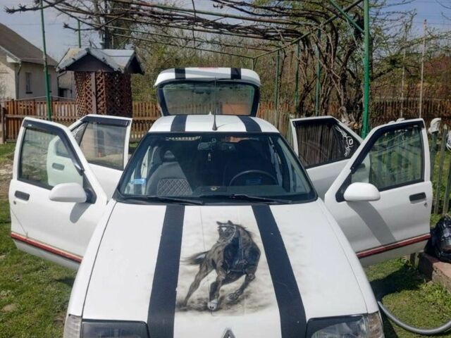 Белый Рено 19, объемом двигателя 1.7 л и пробегом 300 тыс. км за 1400 $, фото 3 на Automoto.ua