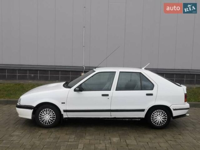 Білий Рено 19, об'ємом двигуна 1.8 л та пробігом 280 тис. км за 1200 $, фото 6 на Automoto.ua