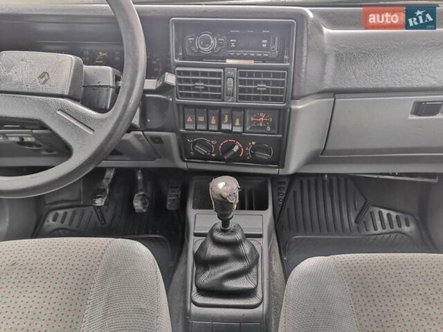 Білий Рено 19, об'ємом двигуна 1.8 л та пробігом 280 тис. км за 1200 $, фото 13 на Automoto.ua