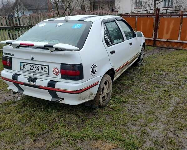 Белый Рено 19, объемом двигателя 0 л и пробегом 200 тыс. км за 1000 $, фото 1 на Automoto.ua