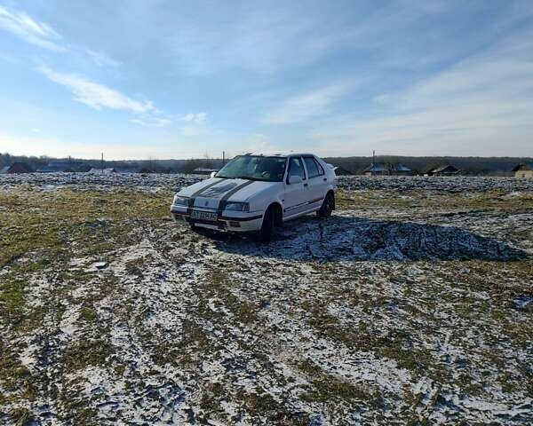 Белый Рено 19, объемом двигателя 0 л и пробегом 200 тыс. км за 1000 $, фото 8 на Automoto.ua