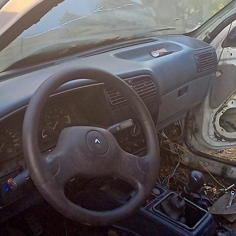 Белый Рено 19, объемом двигателя 14 л и пробегом 0 тыс. км за 800 $, фото 2 на Automoto.ua