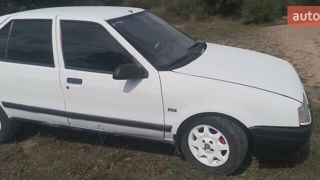 Белый Рено 19, объемом двигателя 1.7 л и пробегом 378 тыс. км за 1250 $, фото 6 на Automoto.ua