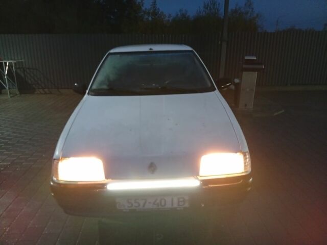 Белый Рено 19, объемом двигателя 0 л и пробегом 379 тыс. км за 1000 $, фото 1 на Automoto.ua