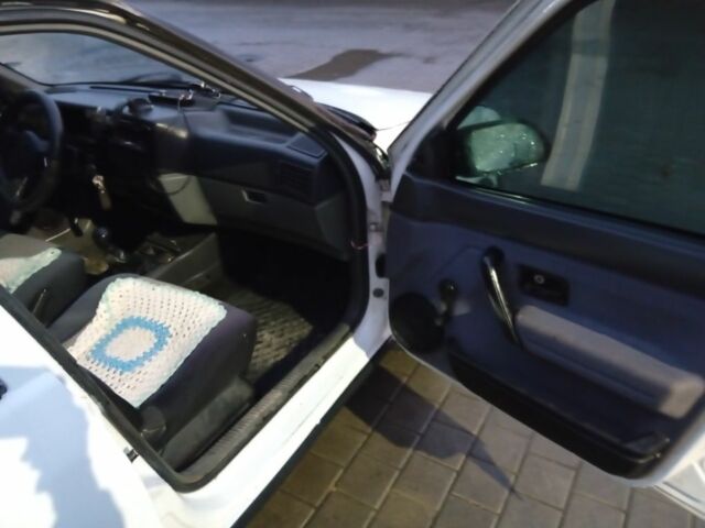 Белый Рено 19, объемом двигателя 0 л и пробегом 379 тыс. км за 1000 $, фото 8 на Automoto.ua