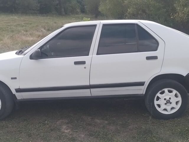 Белый Рено 19, объемом двигателя 1.7 л и пробегом 378 тыс. км за 1100 $, фото 5 на Automoto.ua