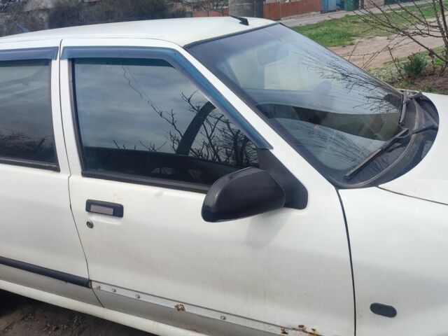 Белый Рено 19, объемом двигателя 1.4 л и пробегом 260 тыс. км за 1100 $, фото 3 на Automoto.ua