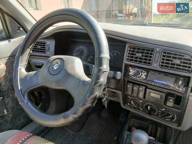 Білий Рено 19, об'ємом двигуна 1.4 л та пробігом 333 тис. км за 700 $, фото 6 на Automoto.ua