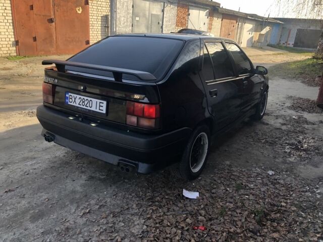 Чорний Рено 19, об'ємом двигуна 1.8 л та пробігом 197 тис. км за 1399 $, фото 2 на Automoto.ua