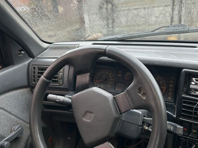 Чорний Рено 19, об'ємом двигуна 1.7 л та пробігом 325 тис. км за 994 $, фото 3 на Automoto.ua