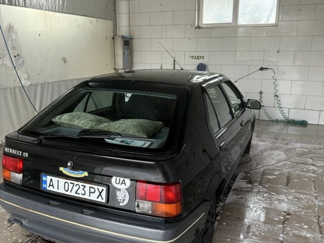 Чорний Рено 19, об'ємом двигуна 1.7 л та пробігом 400 тис. км за 1302 $, фото 2 на Automoto.ua