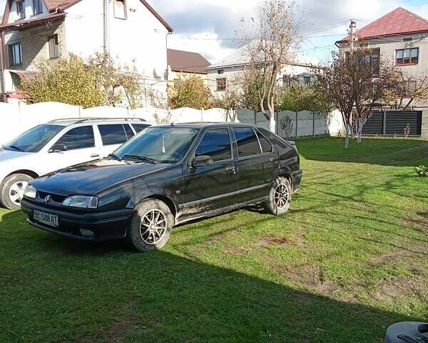Черный Рено 19, объемом двигателя 1.8 л и пробегом 375 тыс. км за 2000 $, фото 7 на Automoto.ua