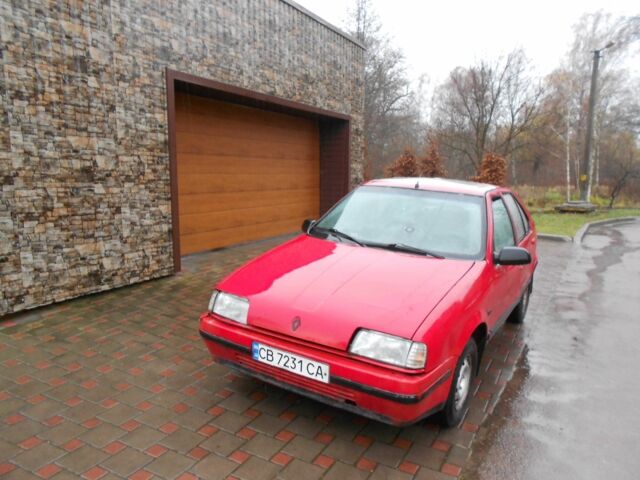 Красный Рено 19, объемом двигателя 1.7 л и пробегом 300 тыс. км за 650 $, фото 7 на Automoto.ua