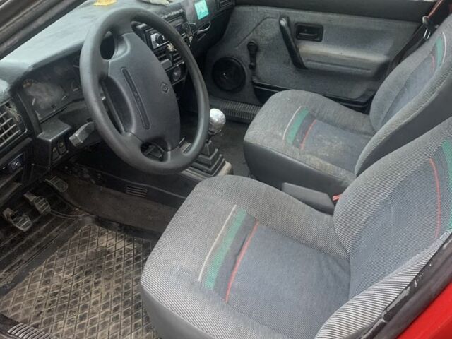 Красный Рено 19, объемом двигателя 1.4 л и пробегом 300 тыс. км за 600 $, фото 7 на Automoto.ua