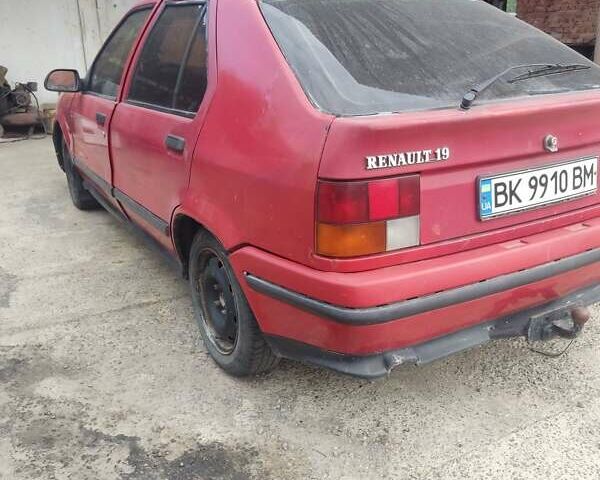 Красный Рено 19, объемом двигателя 1.7 л и пробегом 300 тыс. км за 600 $, фото 6 на Automoto.ua