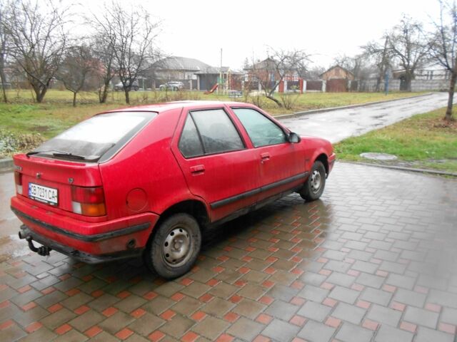 Красный Рено 19, объемом двигателя 1.7 л и пробегом 300 тыс. км за 650 $, фото 5 на Automoto.ua