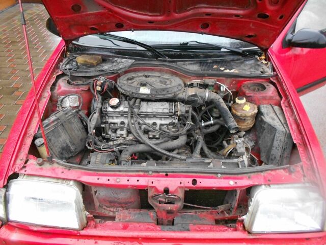 Красный Рено 19, объемом двигателя 1.7 л и пробегом 300 тыс. км за 650 $, фото 1 на Automoto.ua