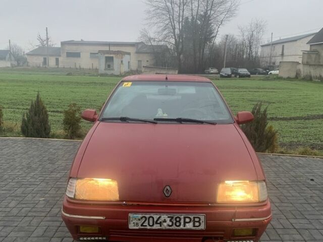 Красный Рено 19, объемом двигателя 1.4 л и пробегом 300 тыс. км за 600 $, фото 5 на Automoto.ua