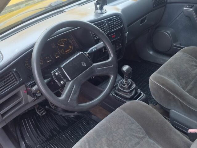 Красный Рено 19, объемом двигателя 1.9 л и пробегом 555 тыс. км за 950 $, фото 4 на Automoto.ua