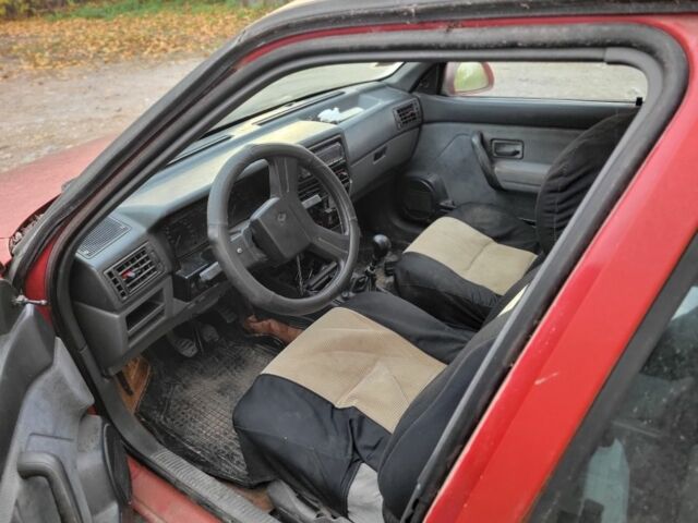 Красный Рено 19, объемом двигателя 7 л и пробегом 310 тыс. км за 381 $, фото 4 на Automoto.ua