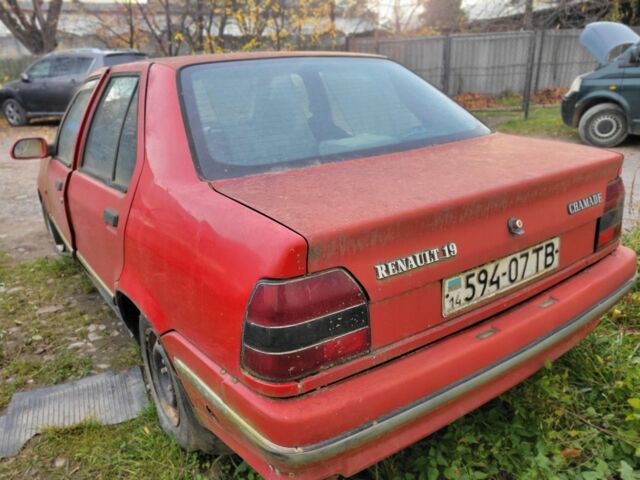 Красный Рено 19, объемом двигателя 7 л и пробегом 310 тыс. км за 381 $, фото 6 на Automoto.ua
