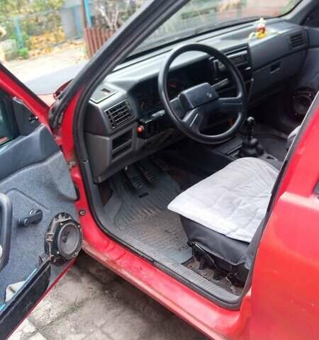 Красный Рено 19, объемом двигателя 1.4 л и пробегом 33 тыс. км за 800 $, фото 4 на Automoto.ua
