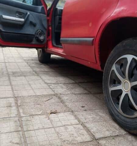 Красный Рено 19, объемом двигателя 1.4 л и пробегом 33 тыс. км за 800 $, фото 5 на Automoto.ua
