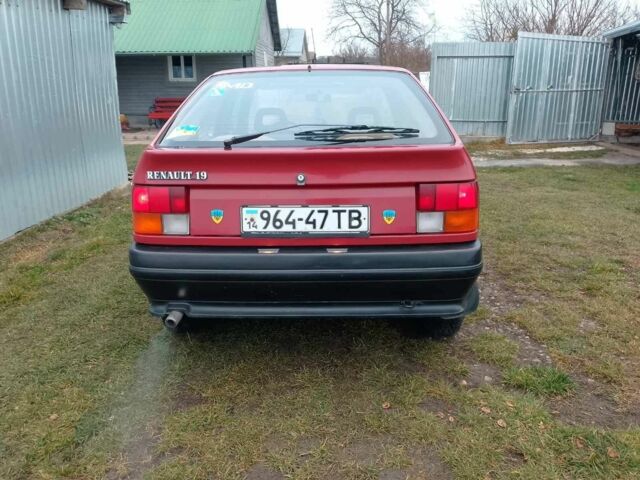 Червоний Рено 19, об'ємом двигуна 0 л та пробігом 122 тис. км за 949 $, фото 1 на Automoto.ua