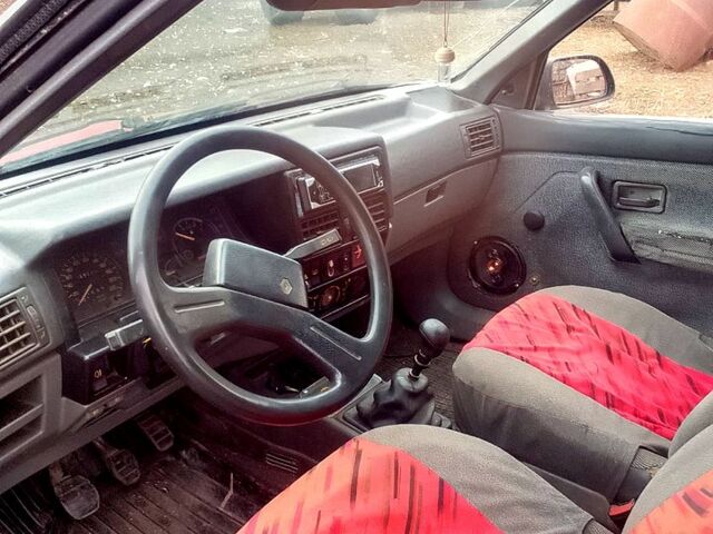 Красный Рено 19, объемом двигателя 1.4 л и пробегом 280 тыс. км за 750 $, фото 4 на Automoto.ua