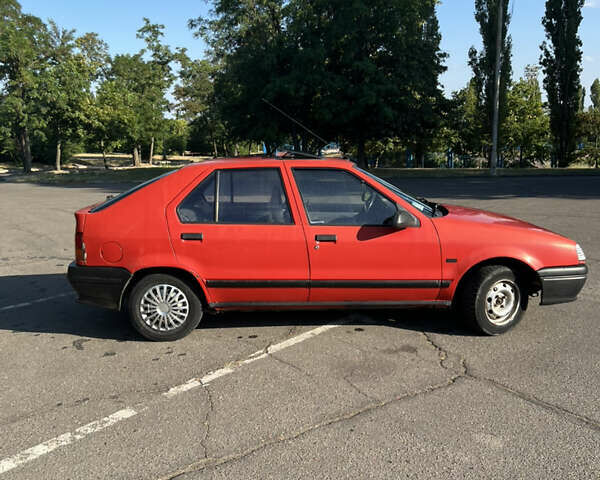 Красный Рено 19, объемом двигателя 0 л и пробегом 376 тыс. км за 1200 $, фото 1 на Automoto.ua