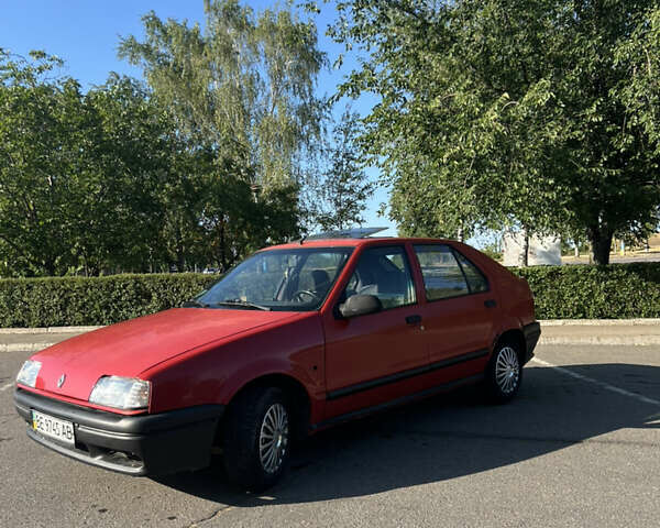 Красный Рено 19, объемом двигателя 0 л и пробегом 376 тыс. км за 1200 $, фото 2 на Automoto.ua