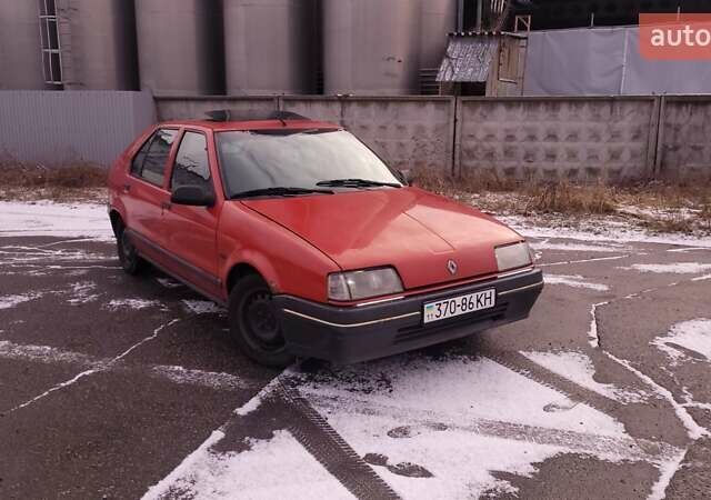 Красный Рено 19, объемом двигателя 1.4 л и пробегом 360 тыс. км за 2250 $, фото 6 на Automoto.ua
