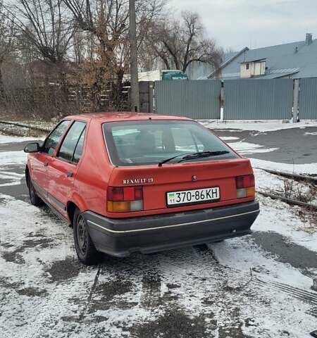 Красный Рено 19, объемом двигателя 1.4 л и пробегом 360 тыс. км за 2250 $, фото 8 на Automoto.ua