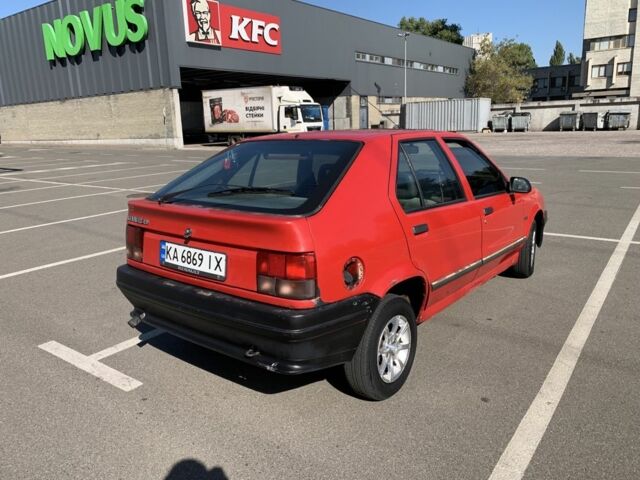 Красный Рено 19, объемом двигателя 1.8 л и пробегом 550 тыс. км за 1100 $, фото 3 на Automoto.ua