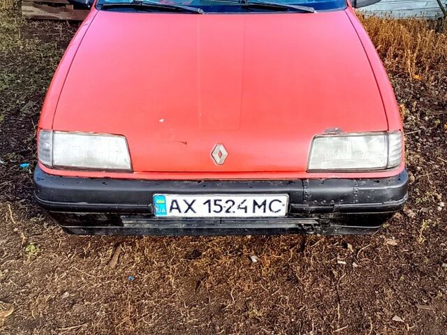 Красный Рено 19, объемом двигателя 1.4 л и пробегом 280 тыс. км за 750 $, фото 2 на Automoto.ua