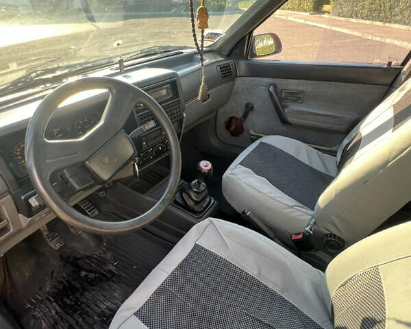 Красный Рено 19, объемом двигателя 0 л и пробегом 376 тыс. км за 1200 $, фото 4 на Automoto.ua