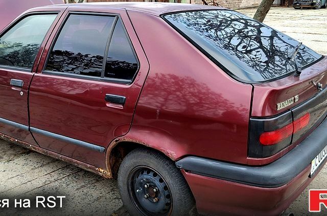 Красный Рено 19, объемом двигателя 1.8 л и пробегом 282 тыс. км за 850 $, фото 3 на Automoto.ua