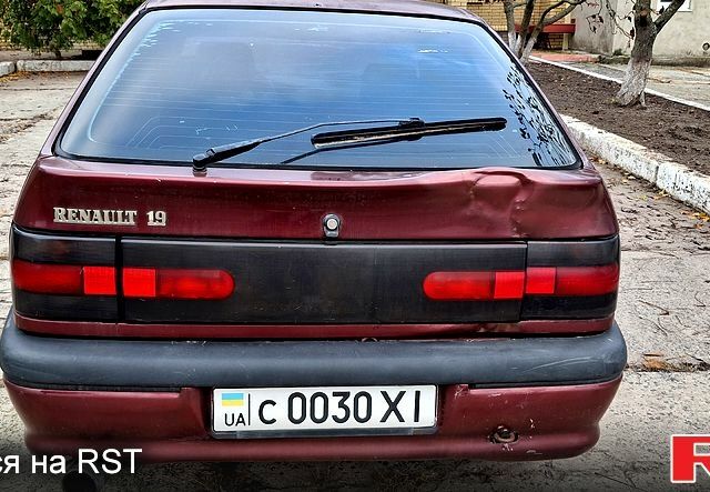 Красный Рено 19, объемом двигателя 1.8 л и пробегом 282 тыс. км за 850 $, фото 6 на Automoto.ua