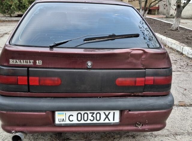 Красный Рено 19, объемом двигателя 1.8 л и пробегом 282 тыс. км за 850 $, фото 6 на Automoto.ua