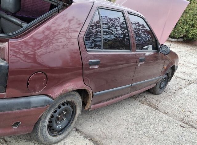 Красный Рено 19, объемом двигателя 1.8 л и пробегом 282 тыс. км за 850 $, фото 5 на Automoto.ua