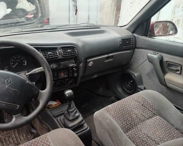 Красный Рено 19, объемом двигателя 1.7 л и пробегом 399 тыс. км за 900 $, фото 2 на Automoto.ua
